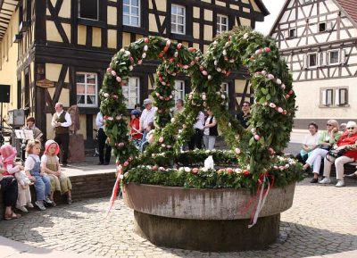 Ortsbrunnen_Osterschmuck_007