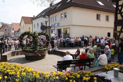 Ortsbrunnen_Osterschmuck_008