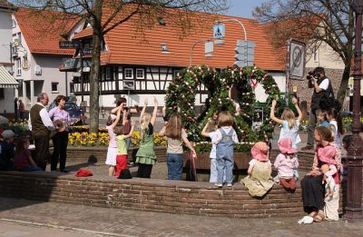 Ortsbrunnen_Osterschmuck_018