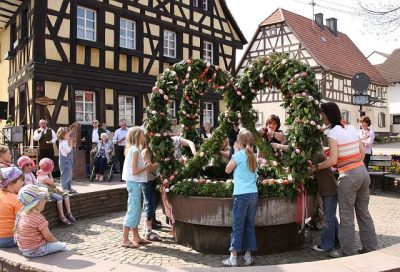Ortsbrunnen_Osterschmuck_020